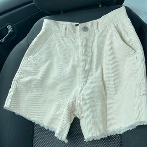Forever 21 NEW WITH TAGS cream cargo shorts, size small